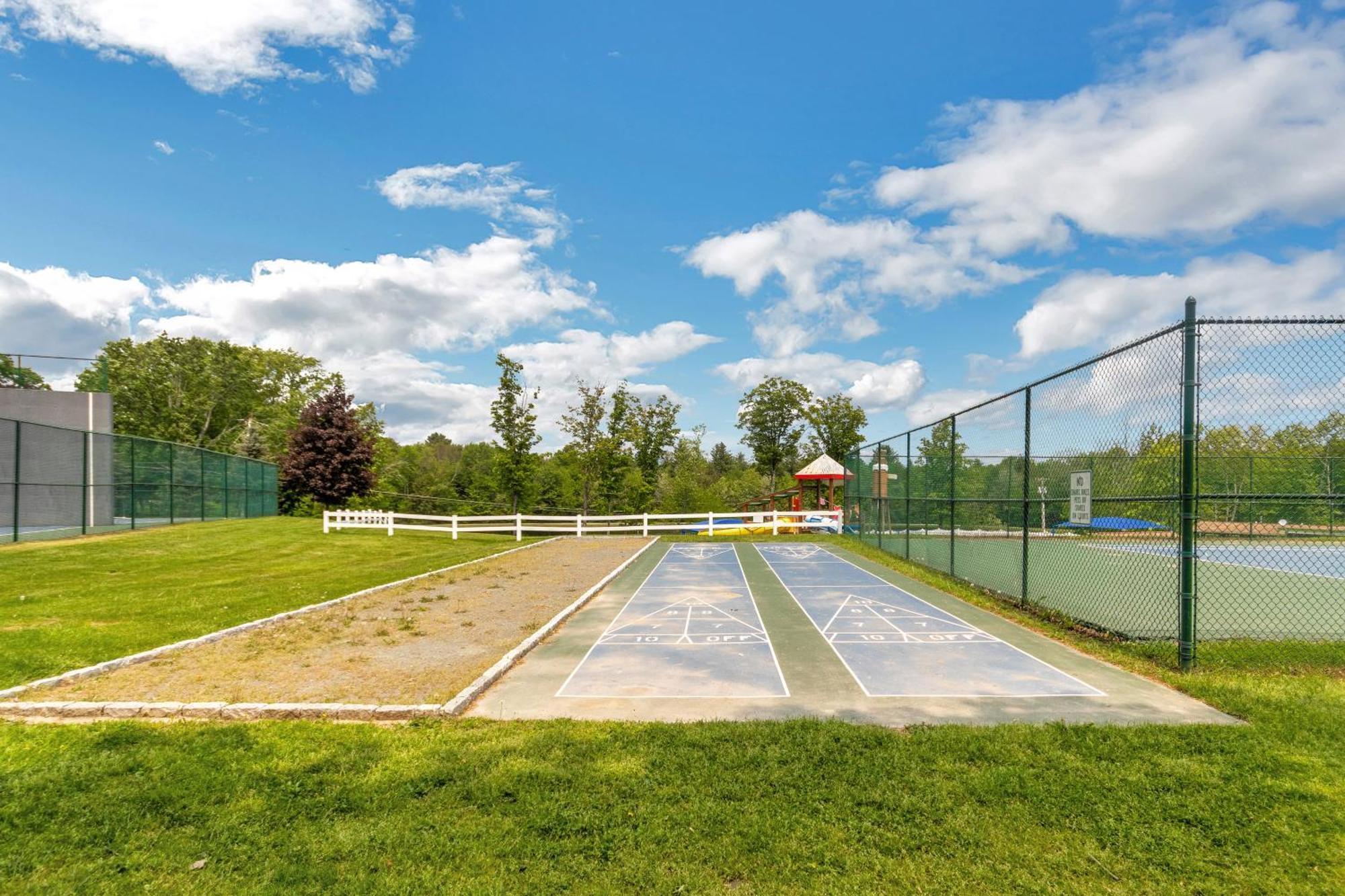 Villa Jellystone Park Birchwood Acres Greenfield Park Exterior foto
