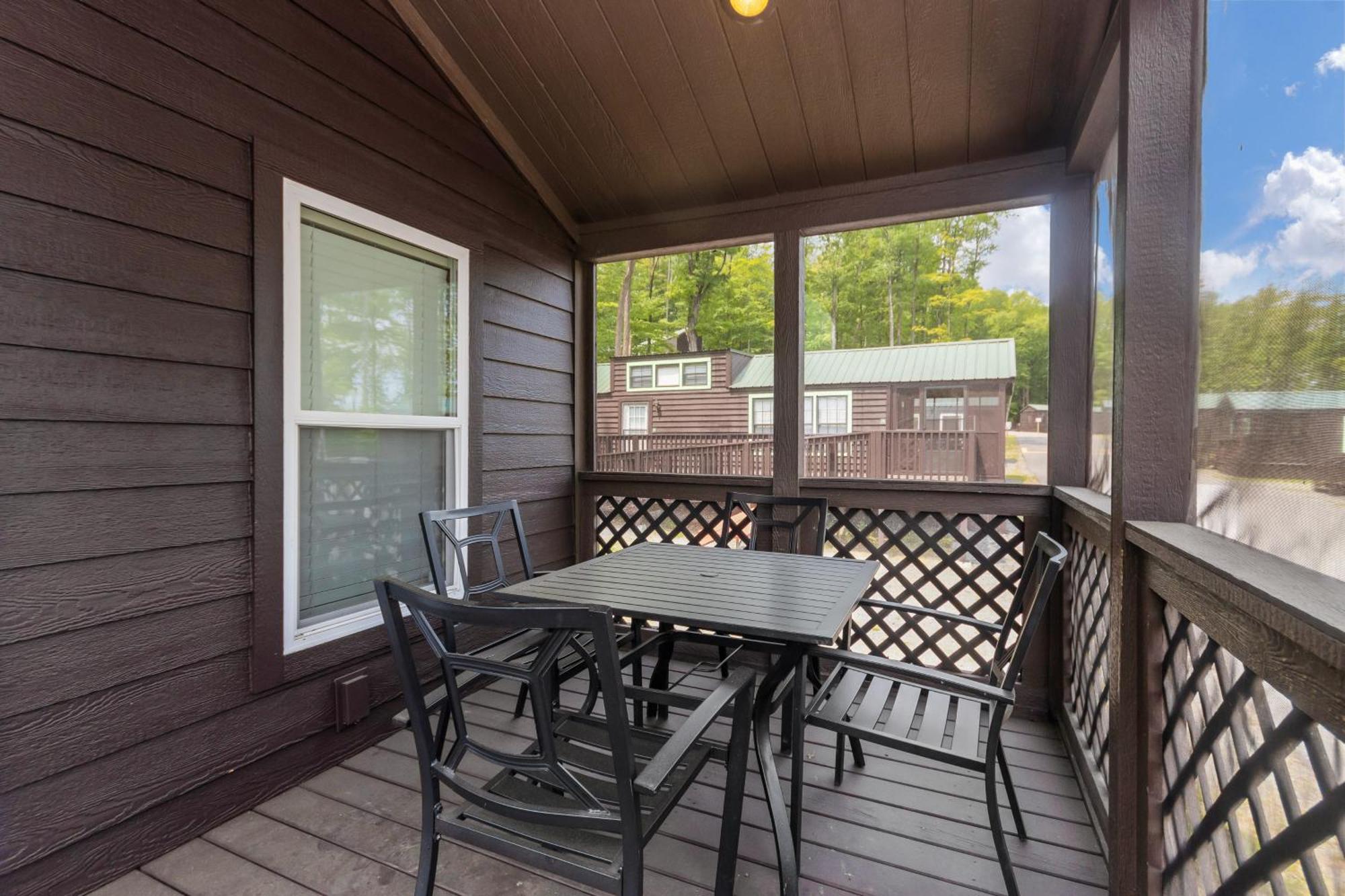 Villa Jellystone Park Birchwood Acres Greenfield Park Exterior foto